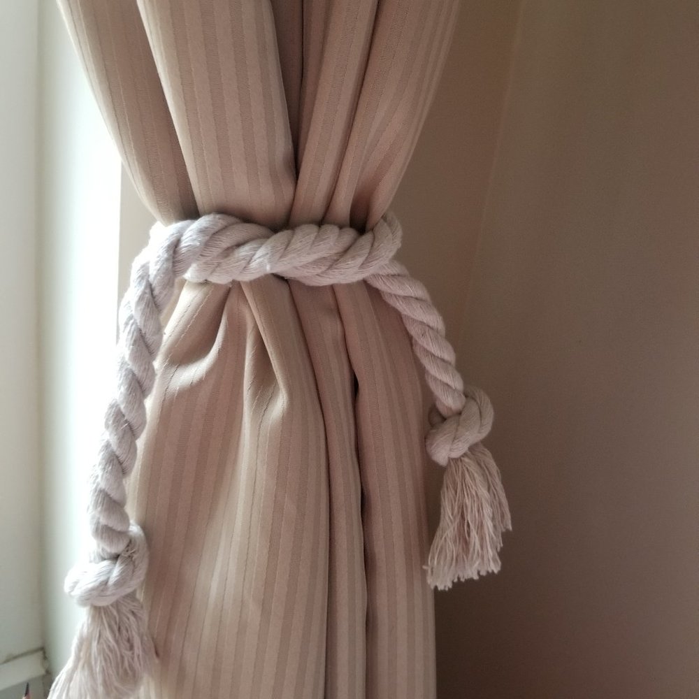 Curtain Holder